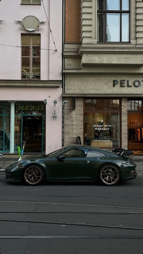 Green Porsche, Rich Cars, Legendary Pictures, Lux Cars, Luxury Lifestyle Dreams, Cars And Coffee, Luxury Wallpaper, Bugatti Veyron, Dream Garage