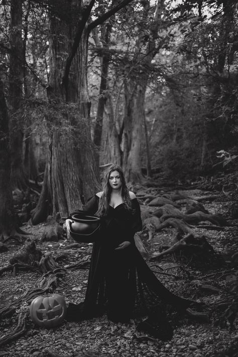 Pregnant Witch Aesthetic, Witch Maternity Shoot, Gothic Maternity Photoshoot, Witch Maternity Photos, Dark Maternity Shoot, Spooky Maternity Pictures, Goth Maternity Shoot, Gothic Maternity Shoot, Witchy Maternity Photos