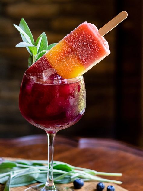 Take Your Summer Drinks to 11 with This Popsicle-Topped Blueberry Bourbon Smash - Cocktail Contessa Drink With Popsicle, Pretty Summer Cocktails, Drinks With Popsicles, Cocktails With Popsicles, Over The Top Cocktails, Popsicle Drinks Alcohol, Cool Drinks Aesthetic, Summer Cocktails Aesthetic, Drink Design Ideas