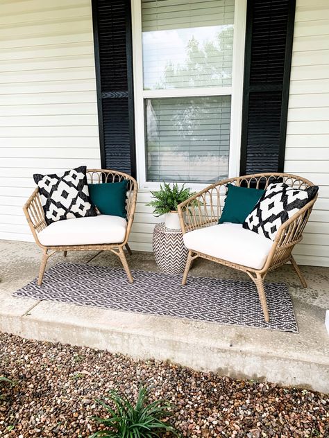 Small Front Porch Makeover: Adding a Conversation Set - Cirque du SoLayne Small Front Porch Makeover, Front Porch Chairs, Front Porch Seating, Front Porch Furniture, Front Porch Makeover, Small Front Porch, Porch Sitting, Porch Chairs, Porch Remodel