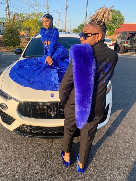 Prom Dates Couples, Hood Prom, Prom Dress Classy, Prom Looks For Guys, Prom Dress Emerald Green, Prom Dress Emerald, Classy Prom Dress, Prom Dress Orange, Prom Fits