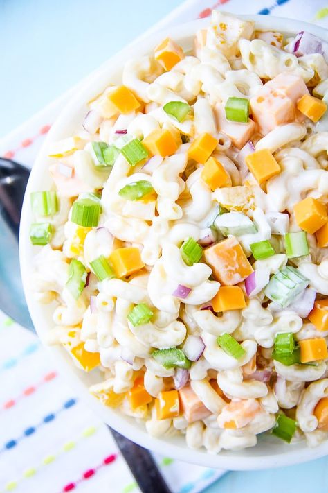 This Creamy Cheddar Macaroni Salad is the perfect summer pasta salad. It's loaded with peppers, celery, onions, chunks of cheddar cheese and elbow noodles, all covered in a tangy sour cream dressing. Simple, quick and so delicious! Macaroni Salad With Cheese Cubes, Pasta Salad With Cheese Cubes, Cheddar Macaroni Salad, Gumdrop Nougat, Elbow Noodles, Salad Macaroni, Nougat Candy, Bruschetta Pasta, Dressing Simple