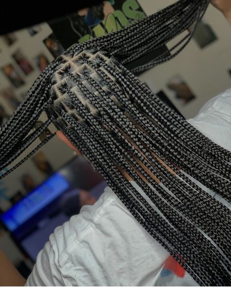 Smeduiem Knotless Braids, Medium Knotless Box Braids Long, Singles Box Braids, Protective Hairstyle Ideas, Small Medium Knotless Braids, Small Knotless Box Braids, Blue Press On Nails, Nails Abstract, Small Knotless