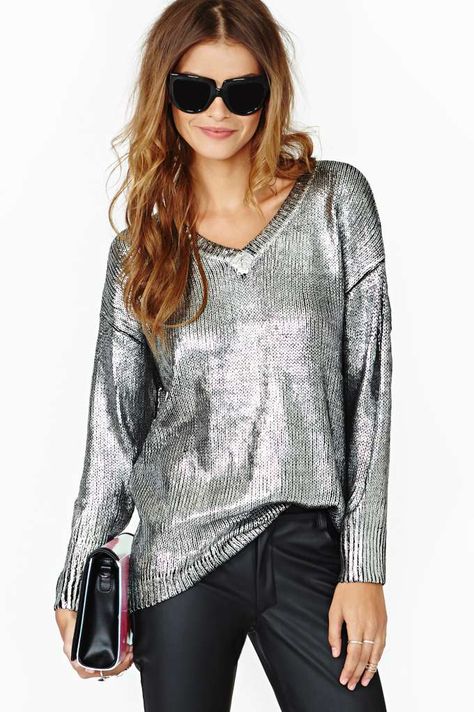 Elan Metal Coated Sweater - NastyGal.com (I want this sweater!!!) Metallic Sweater Outfit, Slouchy Sweater Outfits, Metallic Clothing, Silver Sweater, Gorgeous Outfits, Metallic Sweater, Womens Apparel, Slouchy Sweater, Metal Clothing