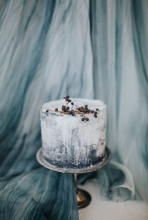 Succulent Wedding Cakes, Cakes To Make, Wedding Cake Ombre, Wedding Cake Prices, Winter Wedding Cake, Wedding Cakes Blue, White Wedding Cakes, Modern Wedding Cake, Gold Wedding Cake