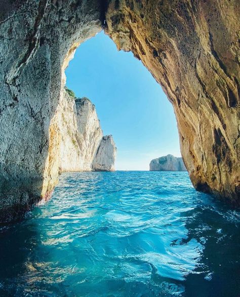 Blue Grotto, Capri Capri Aesthetic, Blue Grotto Capri, Capri Blue Volcano, Euro Travel, Capri Italia, Blue Grotto, Vision 2024, Greece Trip, Dream Honeymoon