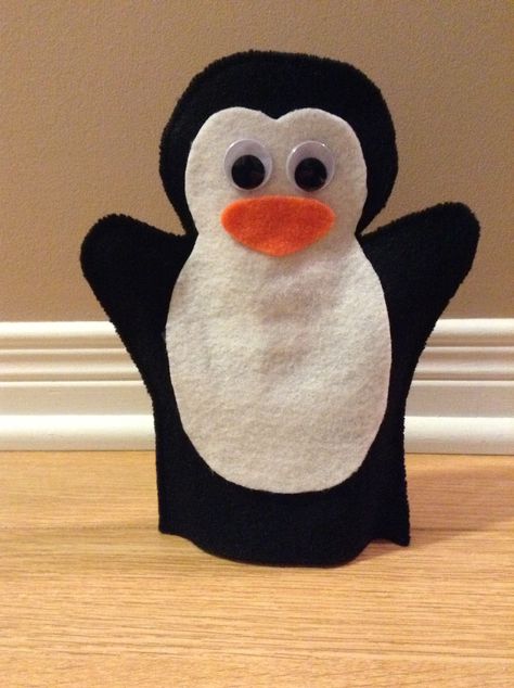 Felt Penguin Puppet Penguin Puppet, Animal Hand Puppets, Felt Penguin, Finger Puppet Patterns, Doll Making Patterns, Felt Puppets, Glove Puppets, Puppets For Kids, Puppets Diy