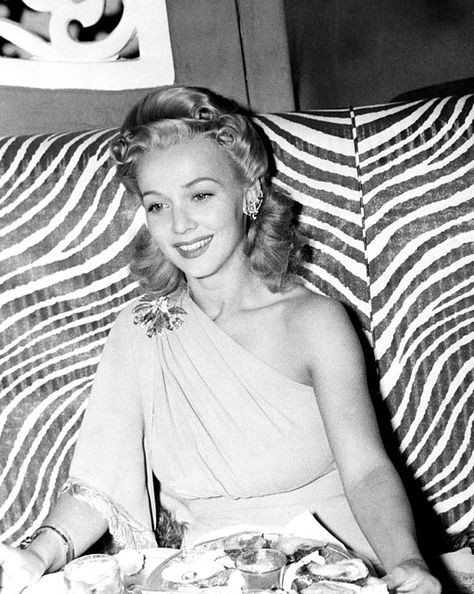 CAROLE LANDIS 1940's 1940s Actresses, Carole Landis, Diana Dors, Film Clips, Character Actor, Hollywood Glam, Golden Age Of Hollywood, Brigitte Bardot, Silver Screen