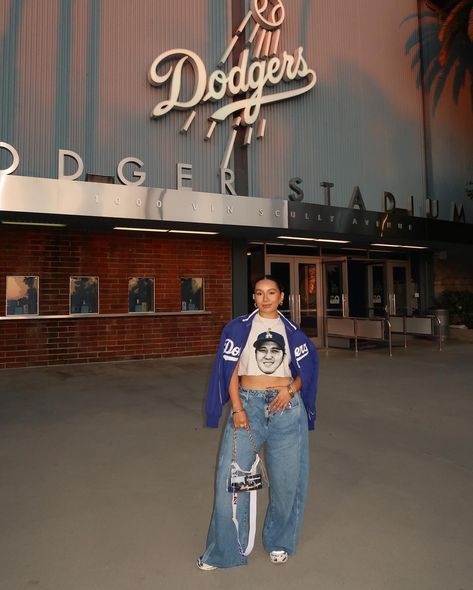 what a catch 🤭🤌🏽✨⚾️ Dodger Outfit Women, Dodgers Game Outfit Women, Dodger Game Outfit Women, Dodgers Hat Outfit, Dodgers Outfit Women, Baseball Outfits, Dodgers Outfit, Baseball Ideas, Disney Outfits Women