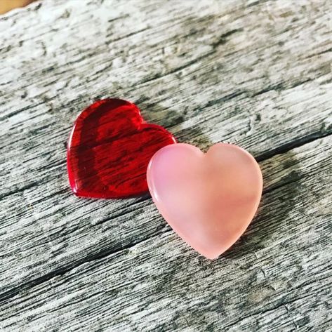 Heart Shaped Bass Guitar, Heart Guitar Pick, Cute Guitar Picks, Heart Shaped Guitar, Pink Guitar Pick, Heart Guitar, Cool Guitar Picks, Guitar Shapes, 80s Glam Rock