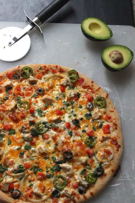 Cheap Eating, Jalapeño Pizza, Pizza With Jalapenos, Jalapeno Pizza, Pizza Jalapeno, Jalapeno Popper Pizza, Pepperoni Jalapeno Pizza, Spicy Pizza Toppings, Cheap Meal Ideas