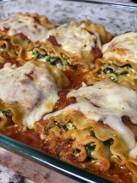 A quick, easy & TASTY family meal! Easy Spinach Lasagna, Spinach Lasagna Rolls, Easy Vegetable Soup, Vegetable Soup Healthy, Lasagna Rollups, Delicious Family Meals, Spinach Lasagna, Lasagna Rolls, Healthy Dinner Recipes Chicken