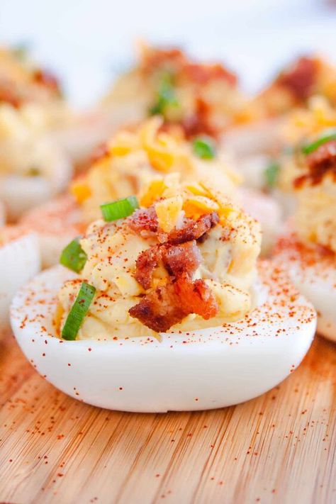 Loaded Deviled Eggs, Diy Party Food, Classic Deviled Eggs, Deviled Eggs Recipe Easy, Making Hard Boiled Eggs, Perfect Hard Boiled Eggs, Deviled Eggs Classic, Hard Boiled Egg, Avocado Tomato Salad