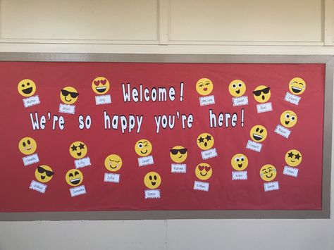 Emoji Bulletin Board Ideas, Emoji Bulletin Board, Emoji Board, Orientation Day, Classroom Borders, School Decoration, Diy Classroom Decorations, Back To School Bulletin Boards, Class Decor