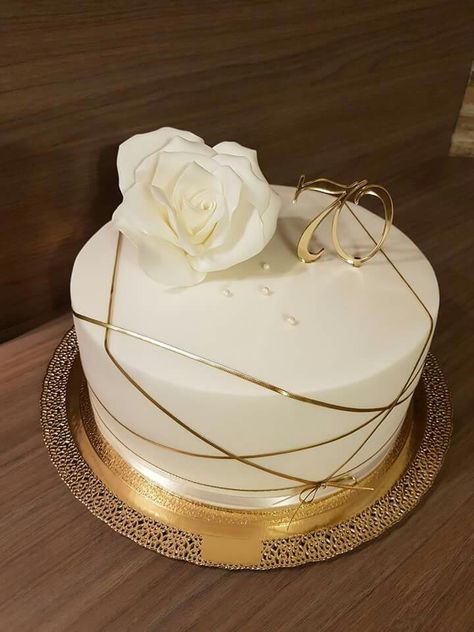 White Gold Cake Wedding, White And Gold Birthday Cakes For Women, Gold White Cake Birthday, White And Gold Cake Simple One Tier, Fancy Anniversary Cakes, Small White Wedding Cake, White And Gold Birthday Cake, 50 Birthday Cake Ideas For Women, White And Gold Cake