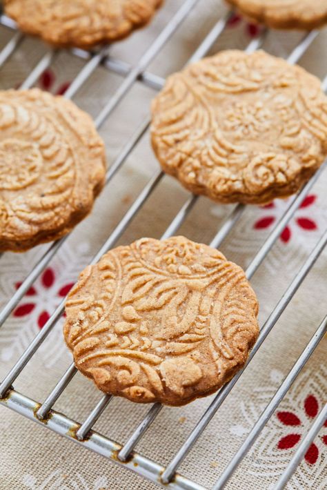 Speculaas Cookies Recipe, Biscoff Cookie Recipe, Spelt Recipes, Speculoos Cookies, Bigger Bolder Baking, Cookie Types, Christmas Biscuits, Cookie Time, Christmas Dishes