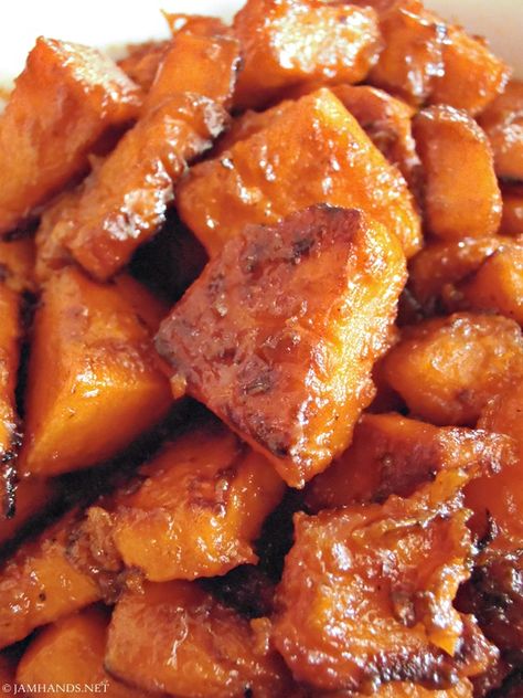 Roasted Yams, Sweet Potato Side Dish, Sweet Potato Sides, Sweet Potato Cinnamon, Candied Sweet Potatoes, Potato Bake, Yummy Sweet Potatoes, Potato Side Dishes, Food Blogs