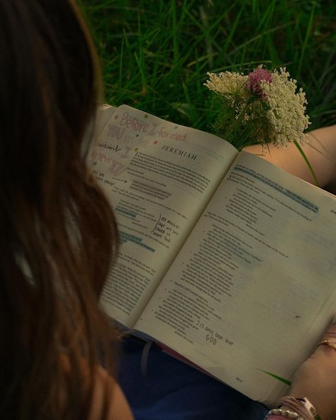 a golden hour senior shoot with miss @allison.crump + her Bible & bsf 🌅📸📖💌 • • • • Keywords: visual poetry, summer, pinterest, Indiana, couple photos, documentary style photography, Indiana photographer, vintage, storytelling photography, cinematic style photography, golden hour, summer photoshoot, Summer inspo, wildflowers, spring, senior photos, art, golden hour photos, pinterest inspo, Sunsets, vsco, senior 2025 photoshoot, • #photographer #photography #photo #photoshoot #photooftheday #re... Reading Senior Picture Ideas, Senior Picture Ideas Reading, Senior Guitar Photos, Senior Inspo Pics, Memorial Senior Picture Ideas, Visual Board Pictures, Trumpet Senior Pictures, Senior Pics With Books, Senior Pics Unique