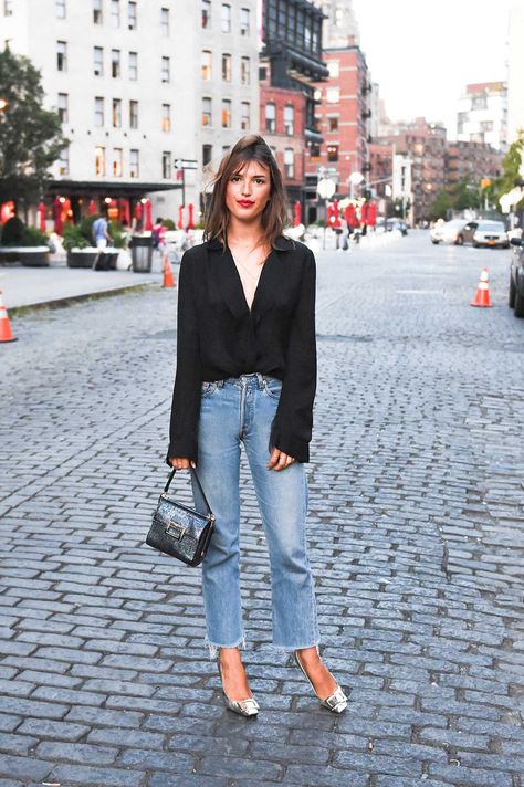 How French Girls Do Denim Damas Style, Jeanne Damas Style, Capsule Dressing, French Summer, French Street Fashion, Jeanne Damas, French Girl Style, Woman's Fashion, Inspiring People