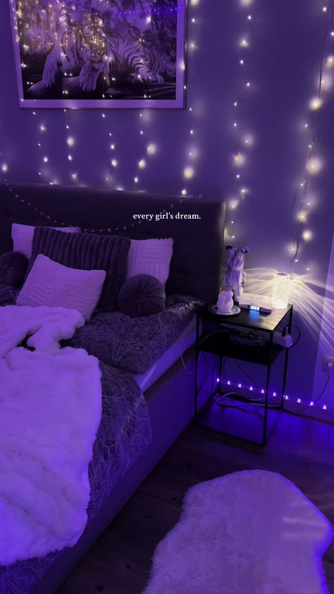 Make Your Day Midnight Room Aesthetic, Aesthetic Zimmer, Purple And Black Room Ideas, Bedroom Ideas Purple, Room Ideas Black, Purple Room Ideas, Dark Feminine Bedroom, Purple Bedroom Ideas, Tiktok Bedroom