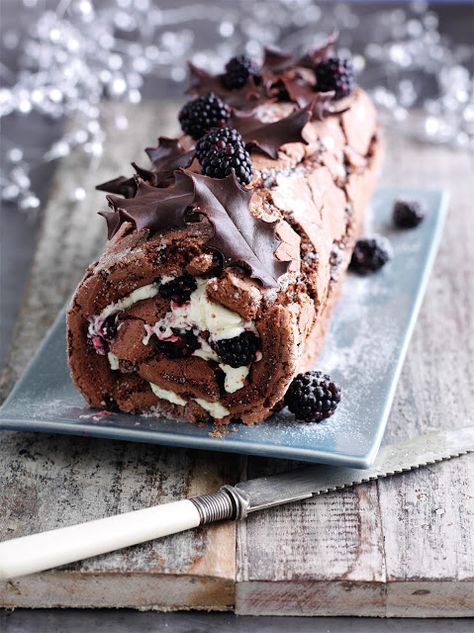 Chocolate Roulade with Boozy Blackberries Hazelnut Truffles, Valentine Dessert, Chocolate Roulade, Roulade Recipe, Chocolate Roll, Low Carb Cheesecake, Valentine Desserts, Food Channel, Roll Cake