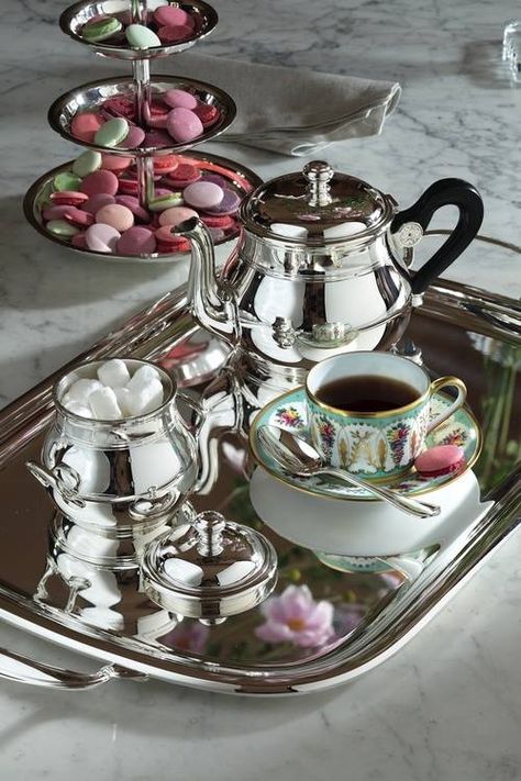 Silver Tea Set, Afternoon Tea Parties, Chocolate Caliente, English Tea, Silver Tea, My Cup Of Tea, Tea Tray, Chocolate Pots, Cups And Saucers