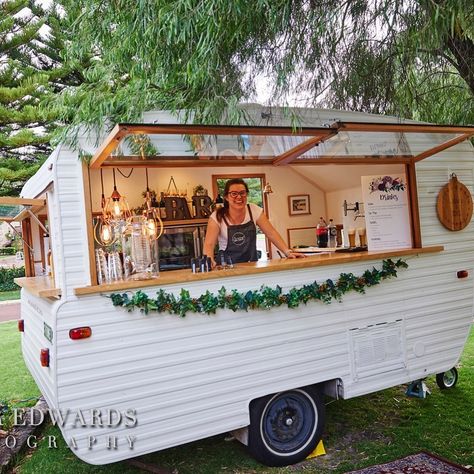 Caravan Food Truck, Caravan Bar, Mobile Coffee Shop, Coffee Trailer, Best Food Trucks, Trailer Decor, Loaded Fries, English Summer, The Caravan