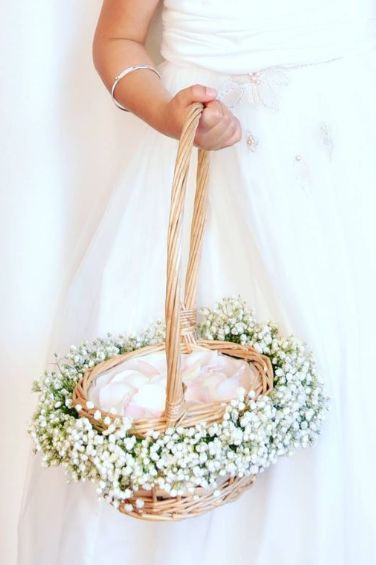 Flower Petal Basket Wedding, Flower Basket For Wedding, Basket For Flower Girls Weddings, Flowergirl Bouquets, Flower Girls Bouquets, Flower Girl Basket Ideas, Flower Girl Flowers, Flower Basket Wedding, Wedding Flower Basket