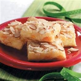 APRICOT ALMOND BARS (Diabetic Enjoying Food) Apricot Bars Recipe, Almond Squares, Apricot Bars, Apricot Recipes, Sweet Kitchen, Almond Bars, Square Recipes, Coconut Bars, Creative Cooking