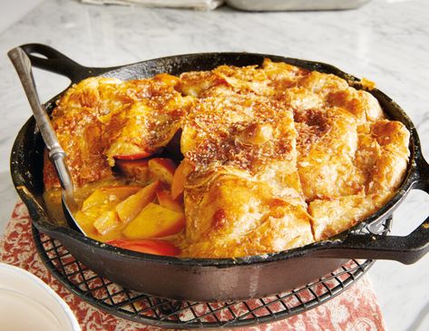 Apple-Pan-Dowdy Apple Pandowdy Recipe, Apple Pan Dowdy, Apple Pandowdy, Skillet Apple Pie, Cooks Country Recipes, Pan Sauce, Frozen Puff Pastry, Pan Bread, Pie Dessert