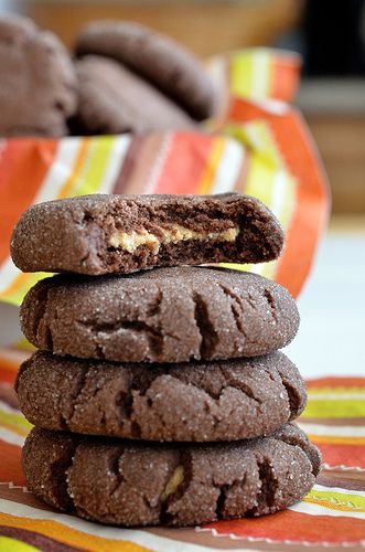 Peanut Butter Surprise, Easy Recipes For Family, Chocolate Cookie Recipes Easy, Surprise Cookies, Soft Chocolate Cookie, Chocolate Surprise, Surprise Cookie, Chocolate Peanut Butter Cookies, Peanut Butter Desserts