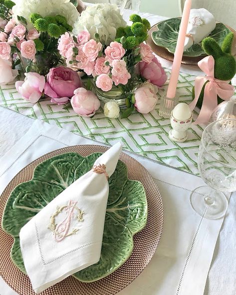 Pink And Green Luncheon, Green And Pink Table Setting, Pink And Green Theme Party, Pink And Green Tablescapes, Pink Table Cloth, Pink And Green Table Setting, Green Table Settings, Event Table Settings, Pink Table Settings