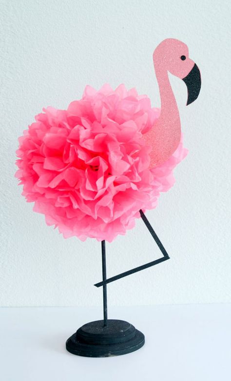 Tissue Paper Flamingo Flamazing Birthday, Tropisk Fest, Pink Flamingo Decor, Flamingo Party Decor, Pink Flamingo Party, Flamingo Craft, Flamingo Baby Shower, Marketing Events, Flamingo Birthday Party