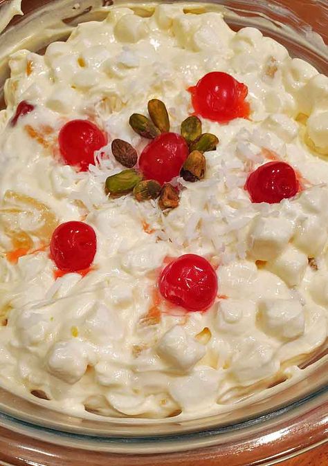 Millionaire Salad, Pistachio Ambrosia, Dessert With Marshmallows, Ambrosia Dessert, Fruit Salad With Cream, Dessert Salad Recipes, Millionaire Pie, Congealed Salad, Sliced Peaches