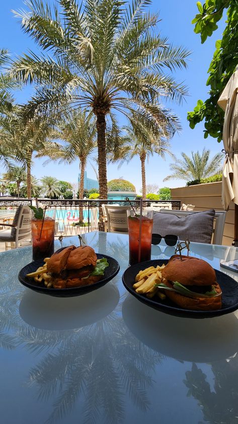 Dubai Resorts Luxury, Dubai Hotel Aesthetic, Versace Hotel Dubai, Luxury Burger, Dubai Pool, Dubai Spa, Palazzo Versace Dubai, Pool Palm Trees, Versace Hotel