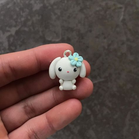 aletha🌷 on Instagram: “Another little flower bunny🐰🌸 - #charm #clay #charms #claycharm #claycharms #polymer #polymerclay #polymerclaycharms #polymerclayartist…” Bunny Clay Charm, Aesthetic Keyrings, Mouldit Clay Jewellery, Clay Charms Ideas, Polymer Clay Charms Kawaii, Cute Clay Charms, Polymer Clay Bunny, Bunny Clay, Clay Bunny