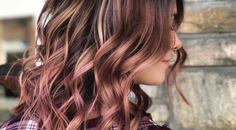 Your go-to guide on all things rose brown hair colour and aftercare Rose Brown Hair Color, Rose Brown Hair, Brown And Pink Hair, Balayage Hair Rose, Balayage Hair Blonde Medium, Balayage Hair Blonde Long, Balayage Hair Caramel, Brown Hair Shades, Brown Hair Color