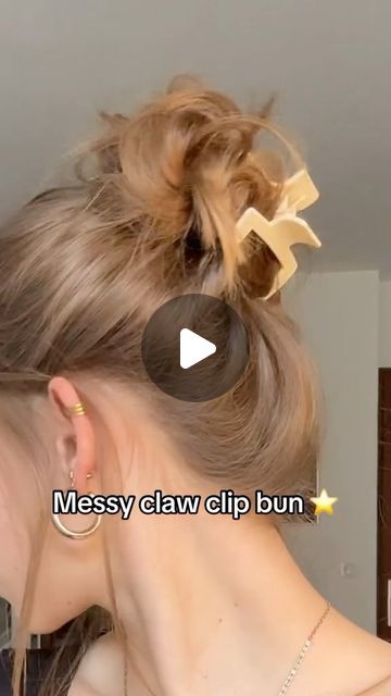 Robine on Instagram: "My favourite bun 🤭 Save for later 🫶🏻

Messy bun, Messy claw clip up do, Messy up do, Messy bun tutorial, Bun tutorial, Messy claw clip bun tutorial 

 #buntutorial #messybuntutorial #hairtutorial #messybun #perfectmessybun
#messyhair #hairstyle #easyhairtutorials #clawcliphairstyles #clawclip #clawcliptutorial" Clip Bun Tutorial, How To Make A Messy Bun, Claw Clip Bun Tutorial, How To Make Messy Bun, Messy Bun Claw Clip, Messy Claw Clip Hairstyles, Messy Claw Clip, Cute Claw Clip Hairstyles, Claw Clip Bun