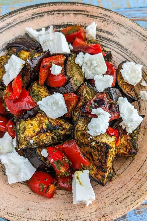 Air Fried Vegetable Recipes, Eggplant Feta, Healthy Eggplant, Eggplant Recipes Easy, Salad Simple, Amazing Food Platters, Eggplant Salad, Feta Recipes, Grilled Eggplant