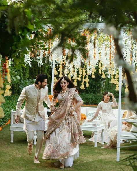 Bilal Ashraf, Bride And Bridesmaid Pictures, Monsoon Wedding, Indian Bride Poses, Bride Photos Poses, Couple Wedding Dress, Wedding Lehenga Designs, Indian Bride Outfits, South Indian Weddings