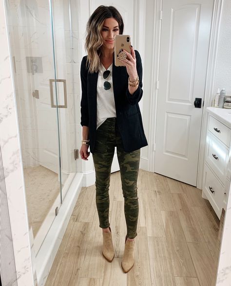 10 Ways to Style a Black Blazer - The Sister Studio Camo Jeans Outfit, Style Camo Pants, Womens Camo Pants, Camo Pants Outfit, Pants Outfits, Camo Pants, Blazer Outfits, Casual Fall Outfits, Black Blazer