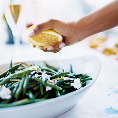 Recipe for Green Beans with Goat Cheese and Fresh Lemon Vinaigrette, as seen in the August 2007 issue of 'O, The Oprah Magazine.' Lemon Green Beans, Side Dish Recipes Easy, Lemon Vinaigrette, Dinner Entrees, Healthy Side, Green Bean Recipes, Cooked Veggies, Potluck Recipes, Veggie Side Dishes