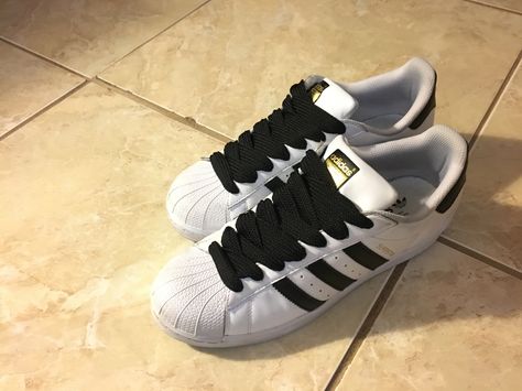 I added black laces to my superstars and then laced them where there is no bow. What do you guys think? Adidas Superstar Black And White, Adidas Superstar Black, Black Adidas Shoes, Black Superstar, Adidas White Shoes, Drip Fits, Kicks Shoes, Wakayama, Chunky Shoes