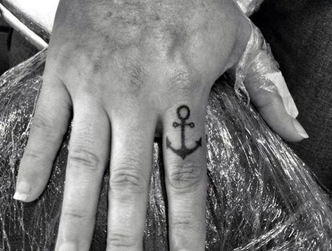 Awesome Simple Anchor Tattoos For Men On Fingers Finger Tats Men, Arm Band Tattoos For Men, Simple Anchor Tattoo, Anchor Tattoo Meaning, Finger Meaning, Finger Designs, Wedding Ring Tattoos, Tattoo Anchor, Tattoo On Finger