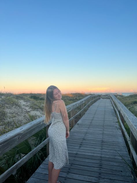 Beach Bridge Pictures, Beach Walkway Pictures, Standing Poses Aesthetic, Boardwalk Instagram Pictures, Boardwalk Beach Pictures, Seaside Pictures Ideas, Beach Pier Photoshoot, Beach Boardwalk Pictures, Instagram Beach Post Ideas