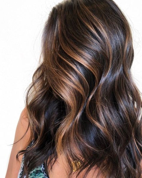 Caramel Mocha Balayage Is Fall's Prettiest Transitional Hair-Color Trend | Allure Coffee Hair Color, Hair Color Names, Mocha Hair, Coffee Hair, Caramel Mocha, Hot Hair Colors, Gorgeous Hair Color, Split Hair, Hair Artist