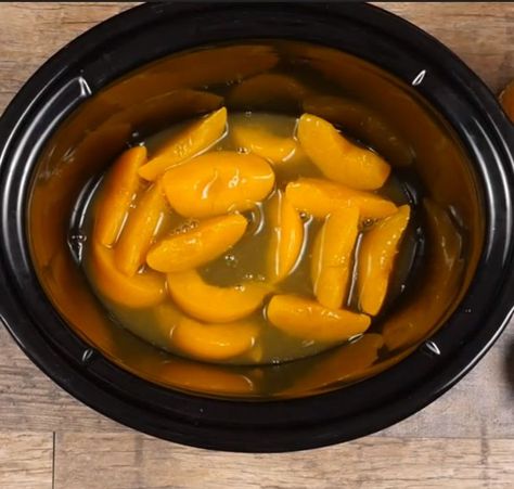 Peaches In Slow Cooker, Peach Dump Cake With Canned Peaches Crockpot, Baking In Slow Cooker, Easy Slow Cooker Desserts, Peach Dump Cake Easy Crock Pot, Peaches In Crockpot, Crock Pot Peach Dump Cake, Slow Cooker Peach Cobbler Dump Cake, Crock Pot Dump Cake Recipes