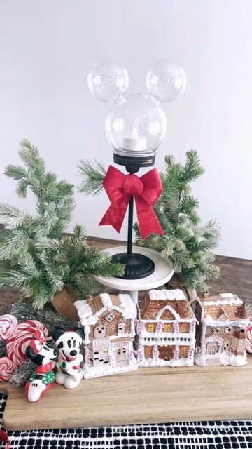 Disney Christmas Decorations Diy, Disney Christmas Crafts, Mickey Mouse Christmas Tree, Disney Christmas Decorations, Dollar Tree Christmas Decor, Lantern Christmas, Christmas Gifts To Make, Christmas Table Centerpieces, Mouse Christmas