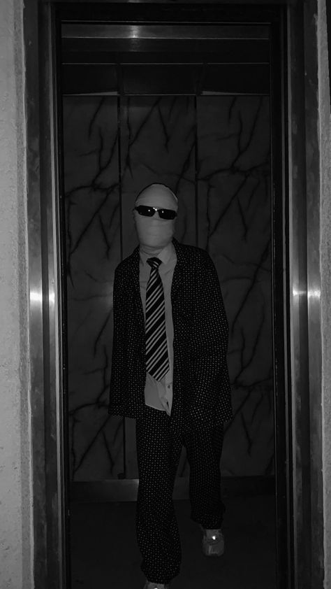 Invisible Man Costume, Movie Halloween Costume, Halloween Men, Invisible Man, Halloween Inspo, Halloween Costume Ideas, Mens Costumes, Costume Ideas, Dark Aesthetic