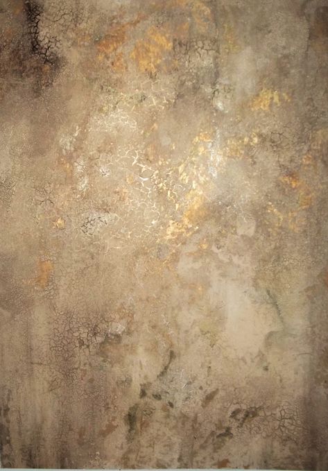 Textured Walls Plaster, Gold Limewash, Gold Wall Paint Ideas, Plaster Paint Walls, Gold Bedroom Walls, Wall Finishes Textured, Gold Paint Colors For Walls, Aged Wallpaper, Gold Wall Paint